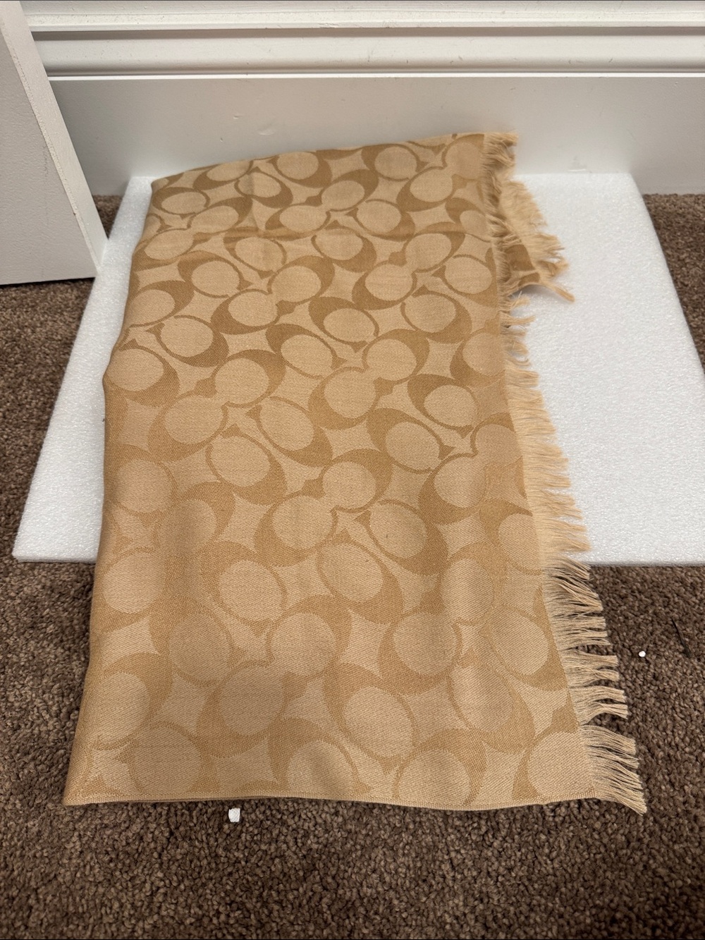 Coach Two-Tone Camel Signature Jacquard fringe Scarf 70% wool
